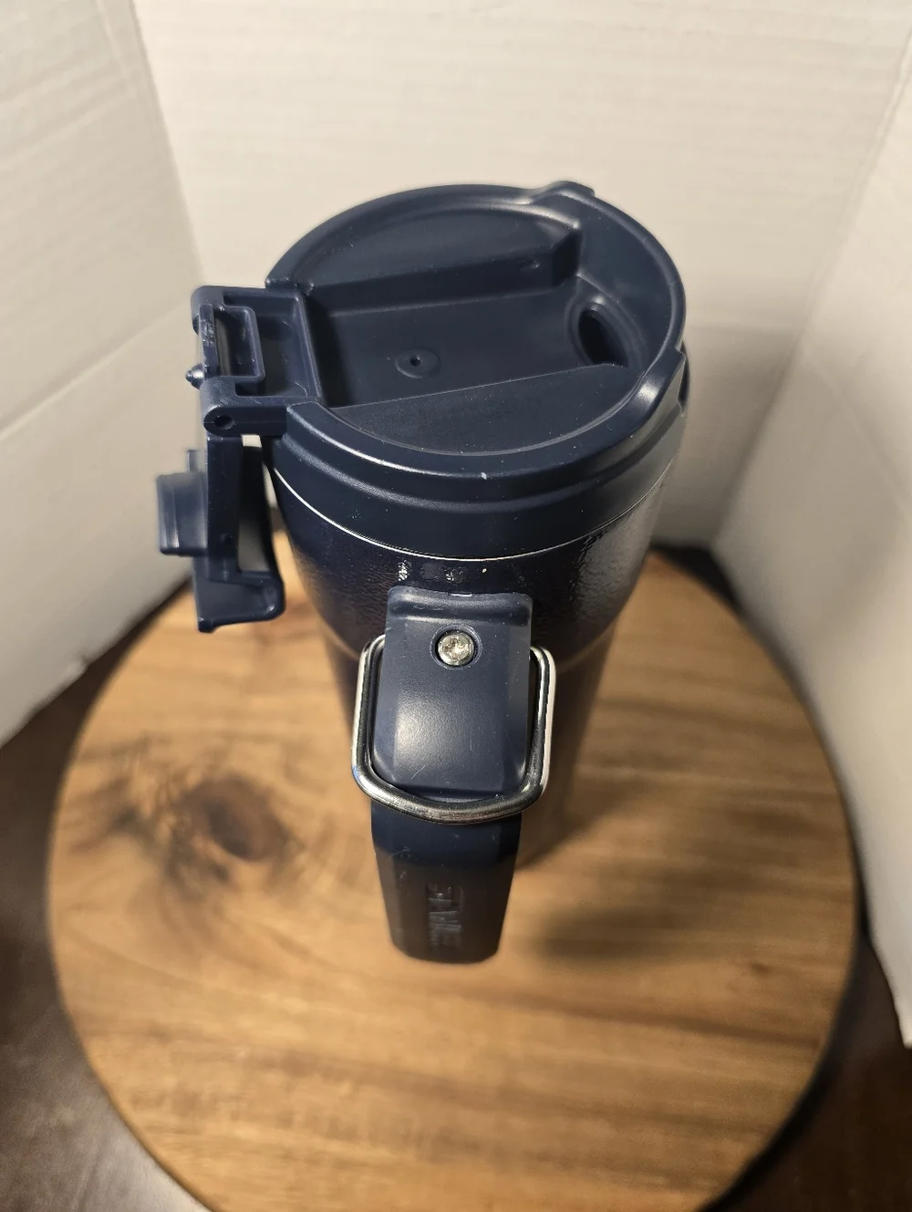 Stanley Classic Twin Lock Adventure Travel Mug Steel Loop Navy Blue 20 fl oz - Picture 4 of 9